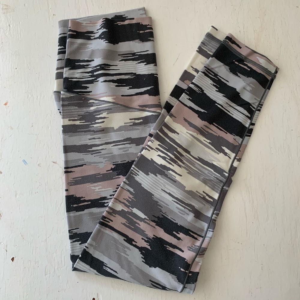 Aerie camo leggings pink grey white size medium